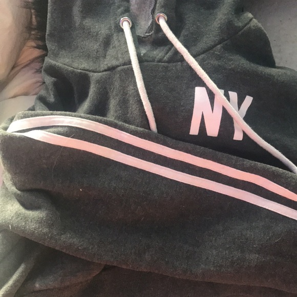 cropped hoodie - Picture 2 of 4